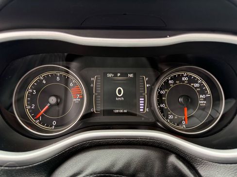 Used 2018 Jeep Cherokee Latitude Plus w/ Cold Weather Group image 17