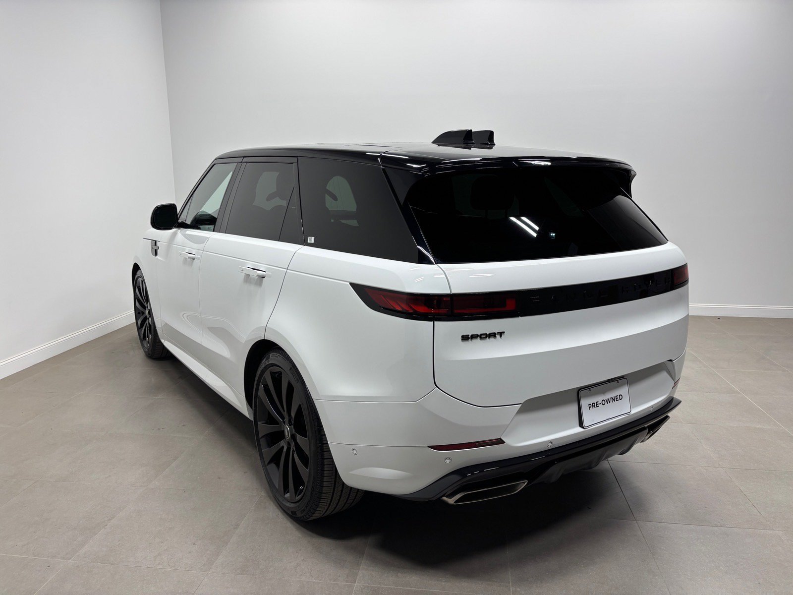 Used 2025 Land Rover Range Rover Sport Dynamic SE AWD/4WD image 9