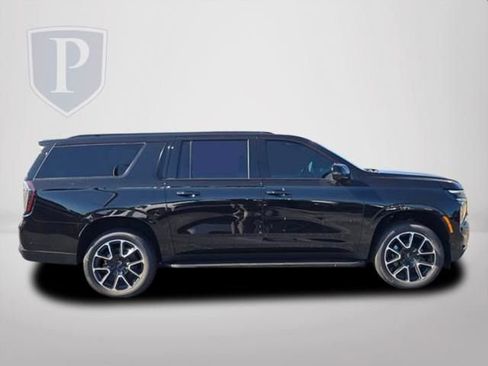 New 2026 Chevrolet Suburban RST w/ Comfort Package AWD/4WD image 4