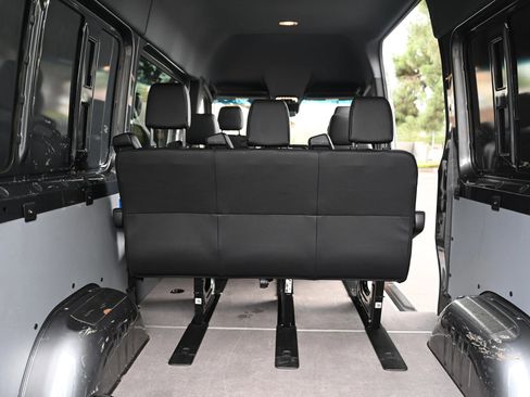 Used 2020 Mercedes-Benz Sprinter 2500 image 34