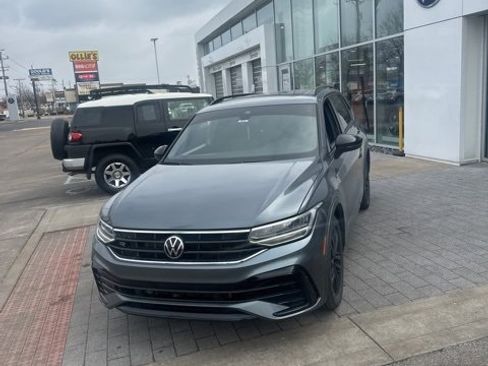 Used 2022 Volkswagen Tiguan SE R-Line image 18