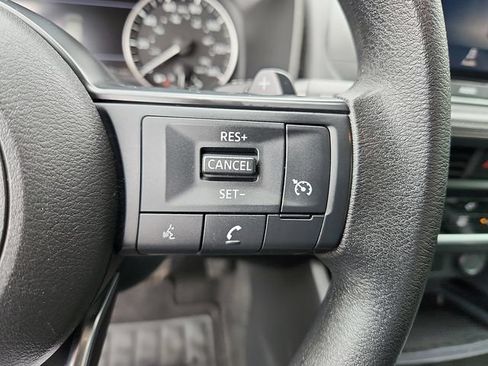 Used 2024 Nissan Rogue S AWD/4WD image 22