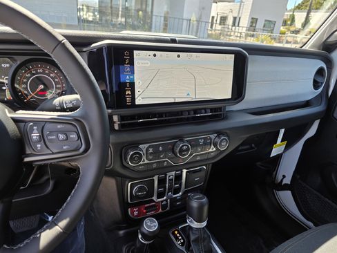 New 2025 Jeep Gladiator Willys image 15