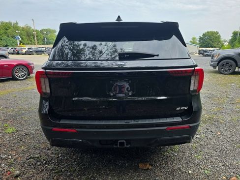 Used 2025 Ford Explorer ST-Line w/ ST-Line Street Pack AWD/4WD image 7