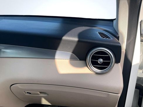 Used 2020 Mercedes-Benz GLC 300 w/ Premium Package image 17