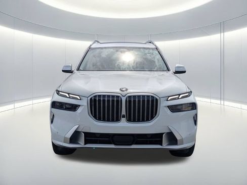 Used 2025 BMW X7 xDrive40i w/ Premium Package AWD/4WD image 9