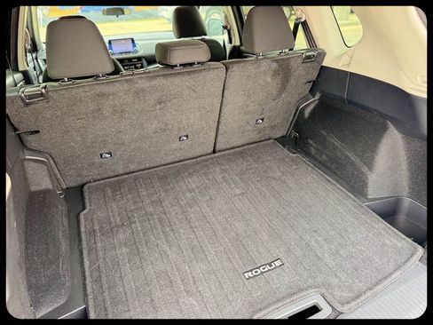 Used 2025 Nissan Rogue SV image 13