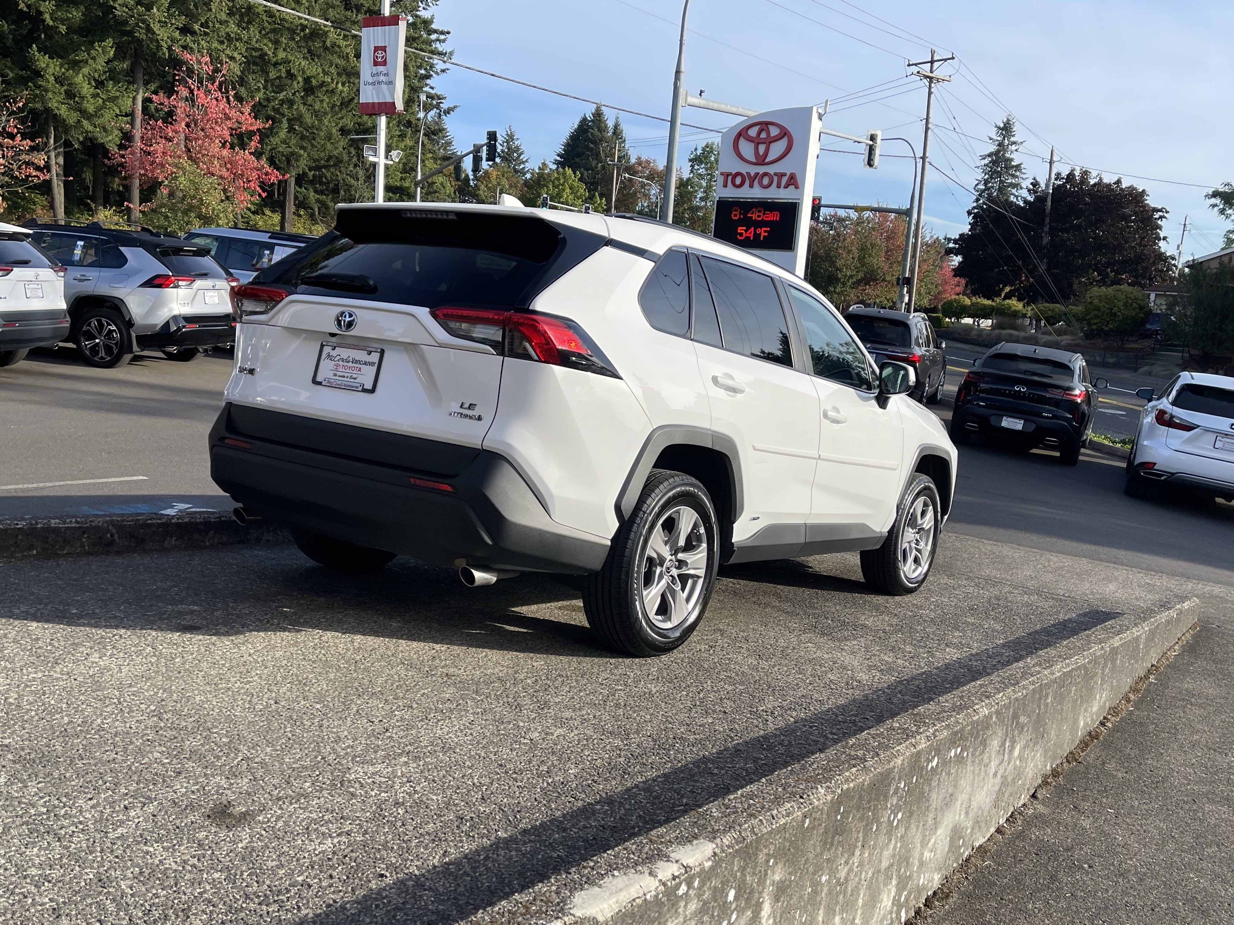 Certified 2024 Toyota RAV4 LE AWD/4WD image 7