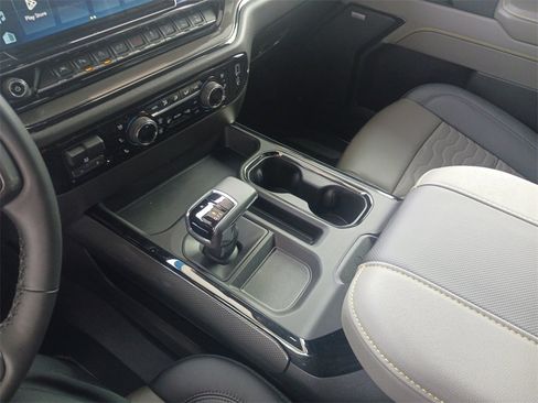 Used 2025 Chevrolet Silverado 1500 ZR2 w/ Technology Package image 11