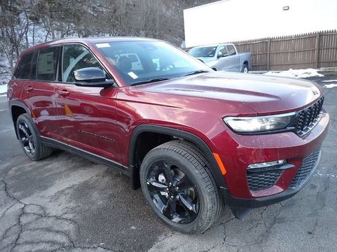 New 2025 Jeep Grand Cherokee Limited w/ Black Appearance Package AWD/4WD image 9