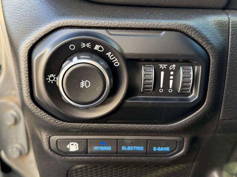 Used 2021 Jeep Wrangler Unlimited Sahara image 25