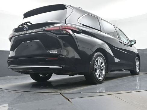 Certified 2024 Toyota Sienna Platinum image 44