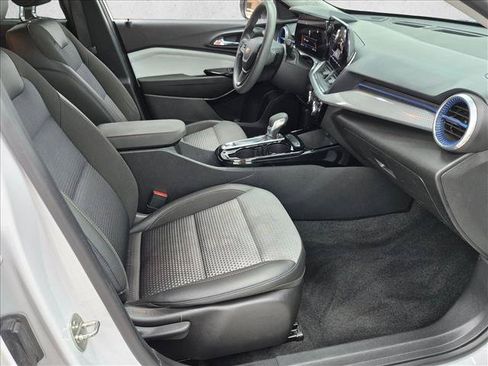 Used 2024 Chevrolet Trax LT FWD image 20
