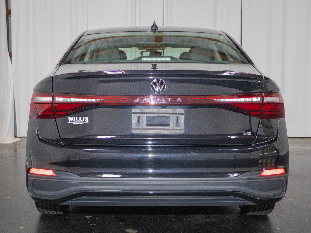 Used 2025 Volkswagen Jetta SE FWD image 3
