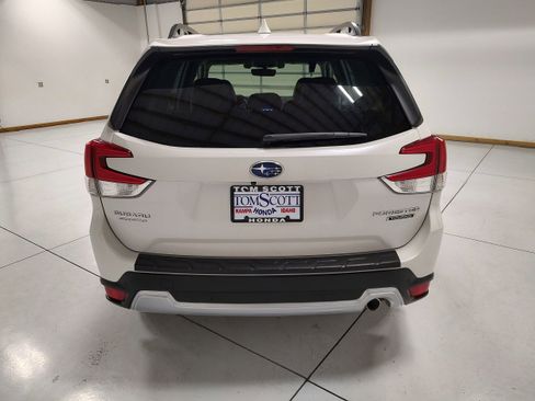 Used 2021 Subaru Forester Touring image 12