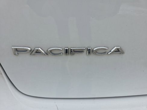 Used 2024 Chrysler Pacifica Select image 7