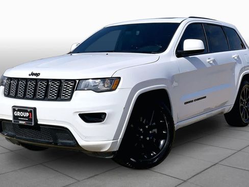 Used 2018 Jeep Grand Cherokee Altitude RWD image 1