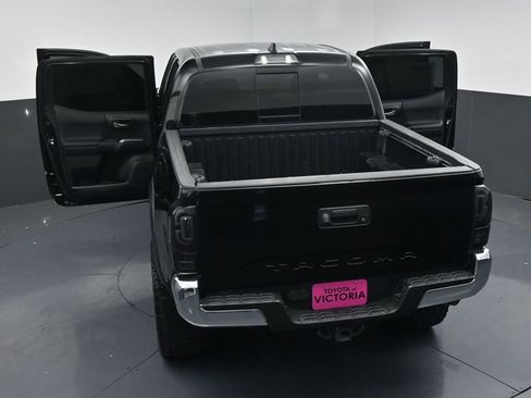 Used 2017 Toyota Tacoma TRD Off-Road w/ Tow Package (A/T) image 21