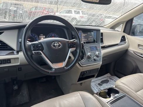 Used 2016 Toyota Sienna XLE w/ XLE Navigation Package image 15