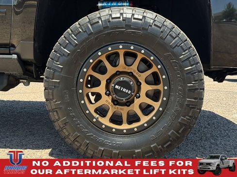 Used 2019 Chevrolet Silverado 2500 LT w/ Midnight Edition AWD/4WD image 6