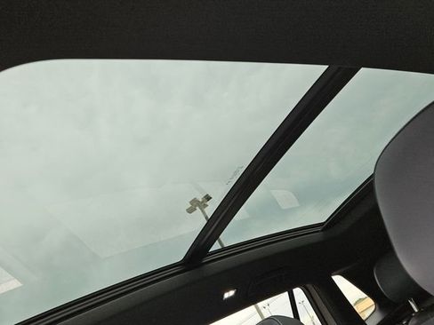 New 2026 Volkswagen Tiguan SE R-Line image 19