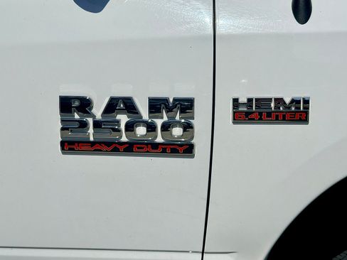 Used 2018 RAM 2500 Tradesman w/ Chrome Appearance Group AWD/4WD image 11