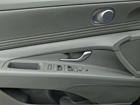 Certified 2025 Hyundai Elantra SEL FWD image 12
