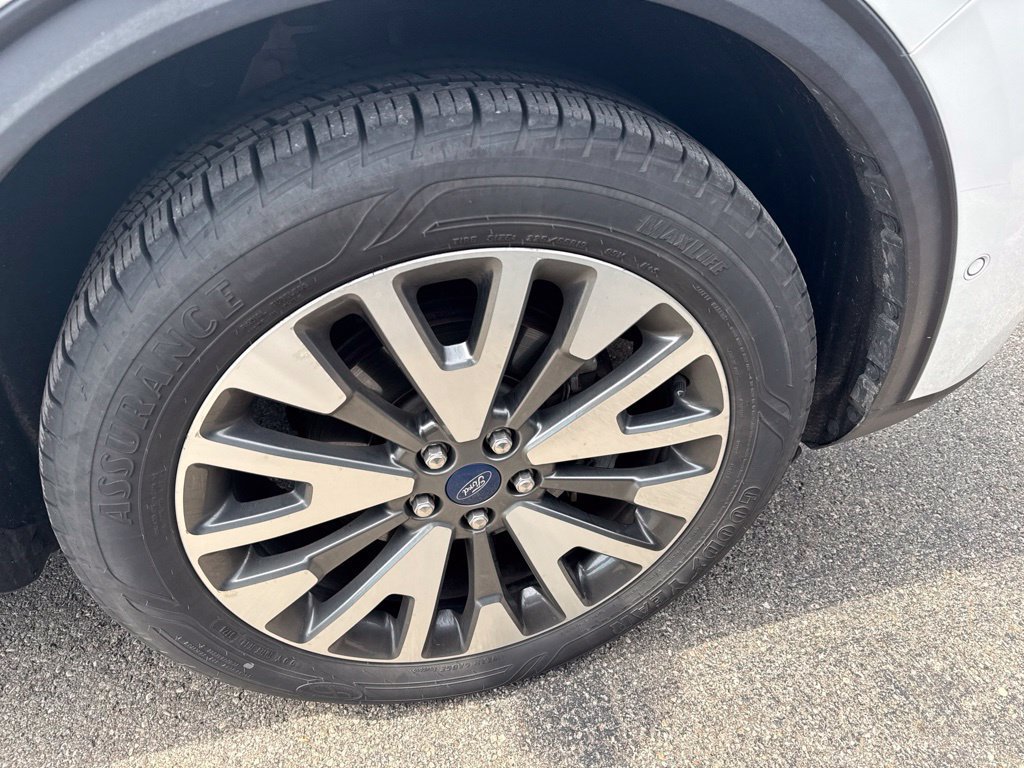 Used 2020 Ford Escape Titanium AWD/4WD image 15
