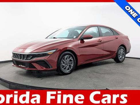 Used 2024 Hyundai Elantra SEL FWD image 1