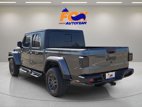 Used 2024 Jeep Gladiator Sport AWD/4WD image 3