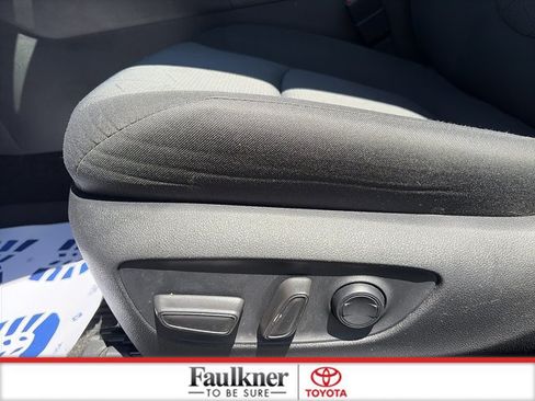 Used 2021 Toyota RAV4 XLE w/ XLE Grade Weather Package AWD/4WD image 18
