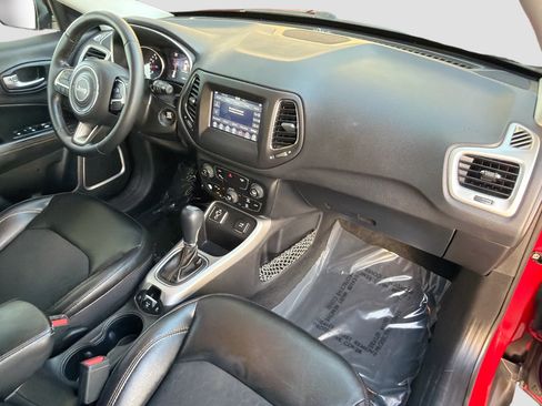 Used 2018 Jeep Compass Latitude w/ Popular Equipment Group FWD image 13