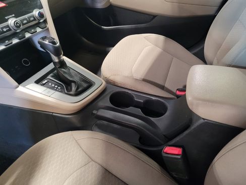 Used 2020 Hyundai Elantra SE FWD image 26