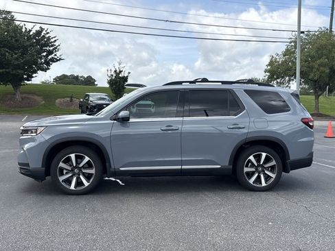 Used 2025 Honda Pilot Touring image 8