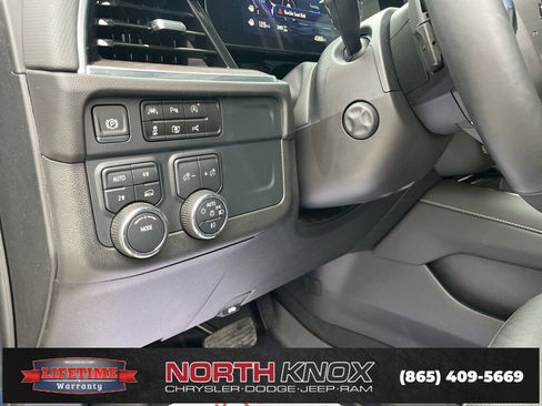Used 2025 Chevrolet Suburban Premier image 7