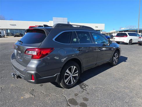Used 2018 Subaru Outback 3.6R Limited image 3