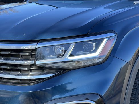 Used 2021 Volkswagen Atlas Cross Sport SE w/ Panoramic Sunroof Package image 7