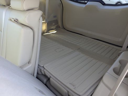 Used 2018 Toyota Highlander XLE w/ Carpet Mat Package (TMS) FWD image 8
