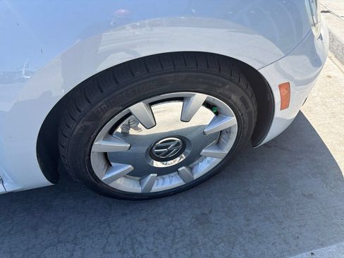 Used 2018 Volkswagen Beetle 2.0T SE FWD image 10