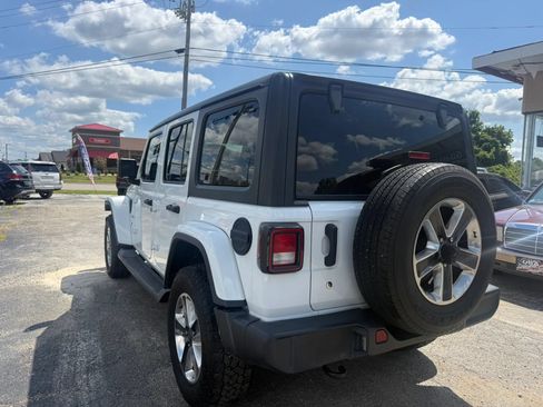 Used 2020 Jeep Wrangler Unlimited Sahara AWD/4WD image 4
