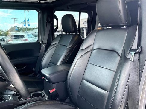 Used 2023 Jeep Wrangler Unlimited Sahara image 7