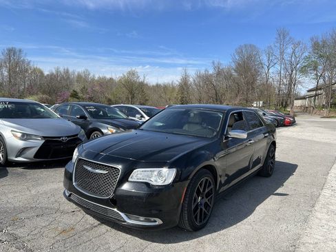 Used 2018 Chrysler 300 Limited image 2