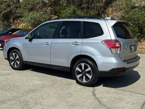Used 2018 Subaru Forester 2.5i Premium w/ All-Weather Package AWD/4WD image 4