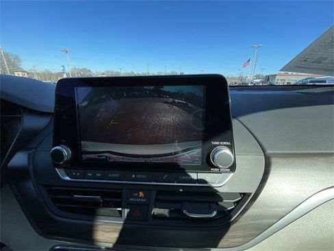 Used 2023 Nissan Altima 2.5 SV image 23