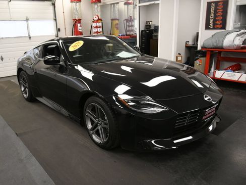 Used 2025 Nissan Z Sport w/ Floor Mat Package RWD image 2