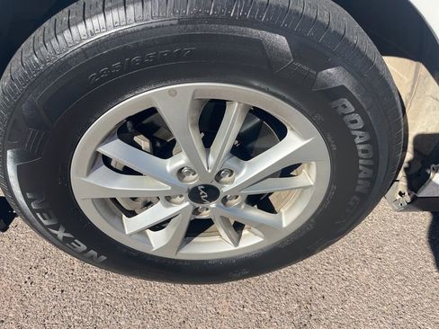 Used 2023 Kia Carnival LX image 25