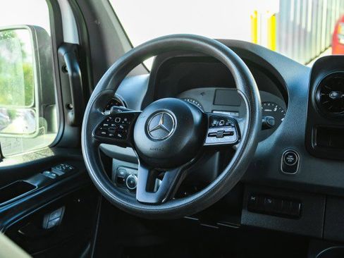 Used 2020 Mercedes-Benz Sprinter 2500 image 14