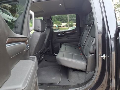 Used 2025 GMC Sierra 1500 SLT AWD/4WD image 18