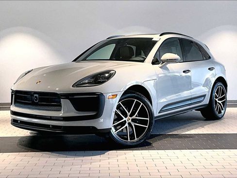 Used 2025 Porsche Macan image 1