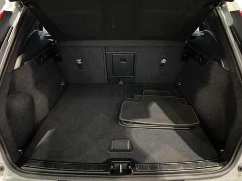 Used 2025 Volvo XC40 B5 Core image 30
